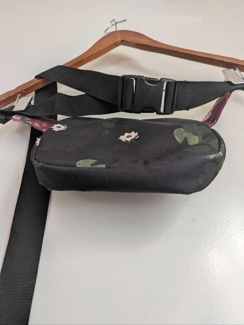 Herschel Fifteen 2L Black Floral Hip Lumbar Waist Fanny Pack Bag - Picture 13 of 16